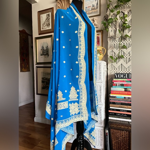 Electric blue chiffon silk wrap - Picture 6 of 12